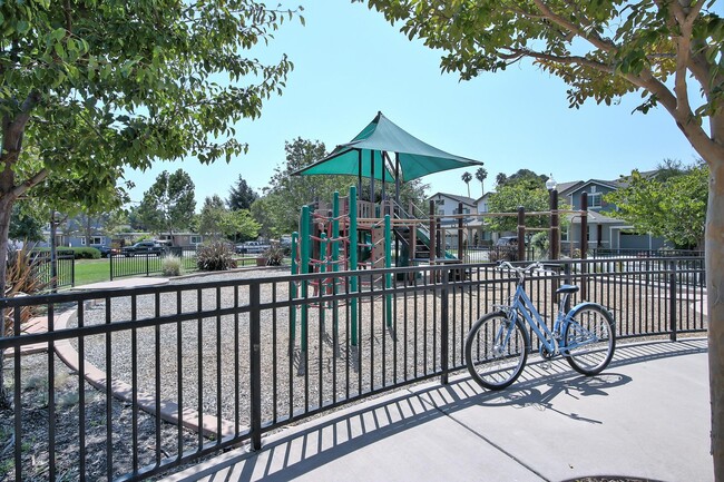 Building Photo - 546 Hamilton Ave