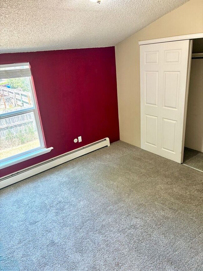 Building Photo - 2 Week Off First Months Rent!!! Recently Upgraded 2 Bedroom Apt Near Horsetooth!