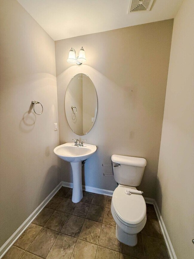 Building Photo - 164-1164 Ladden Ln