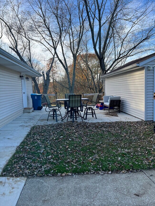 Building Photo - 6712 Grove Rd