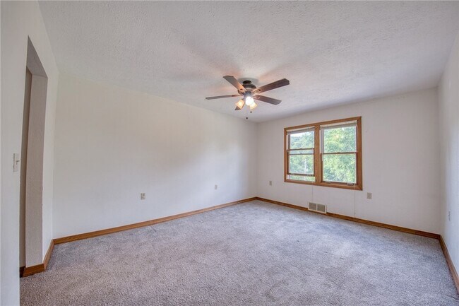Building Photo - 4465 Mt Troy Rd Ext
