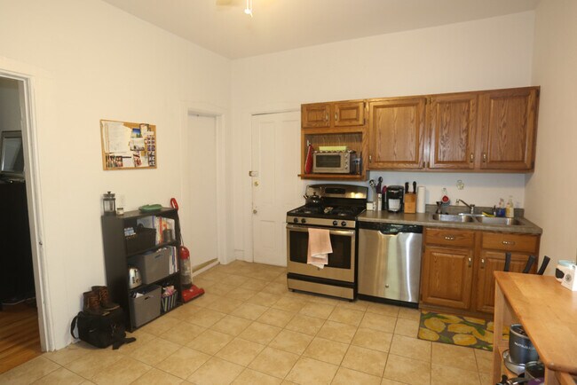 Building Photo - 430 S Racine Ave