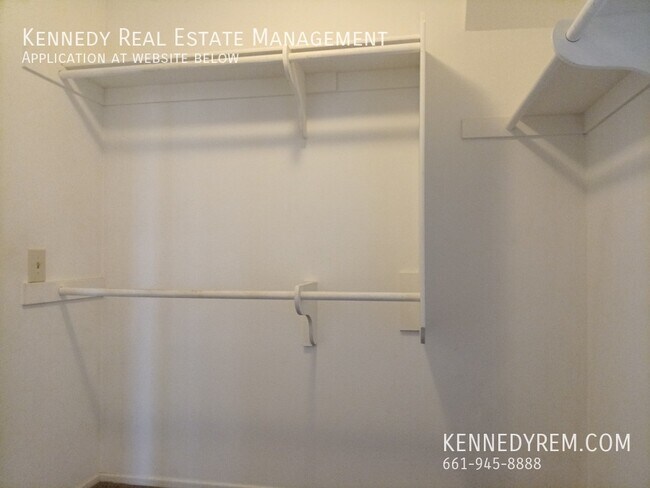 Building Photo - 1843 E Mesa Dr