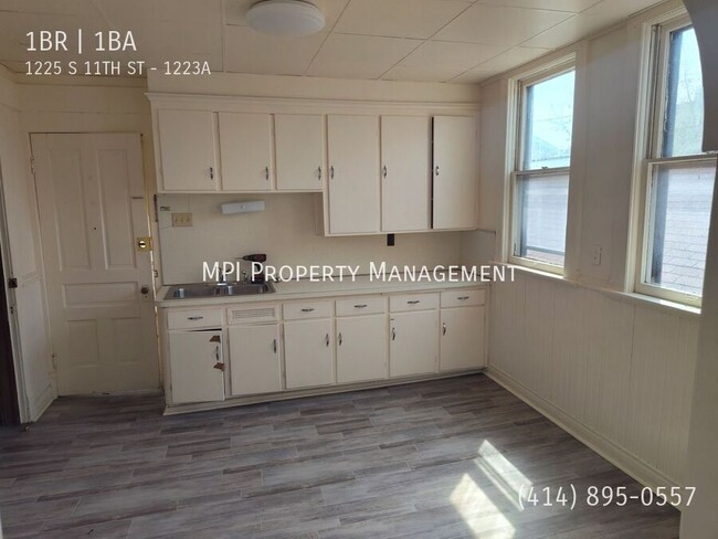 Building Photo - 1225 S 11th St