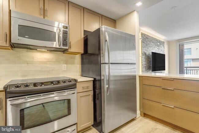 Building Photo - 1020 N Highland St