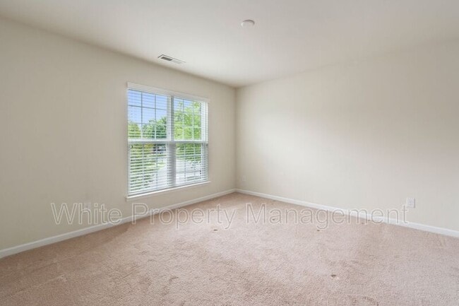 Building Photo - 15648 Canmore St