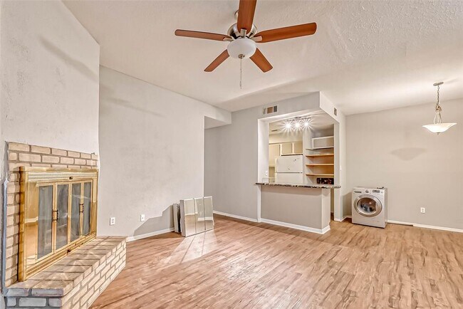 Building Photo - 9009 Richmond Ave.