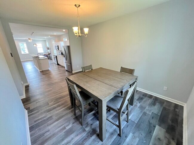 Building Photo - COME MEET YOUR NEW HOME! BRAND NEW & UPDATED!