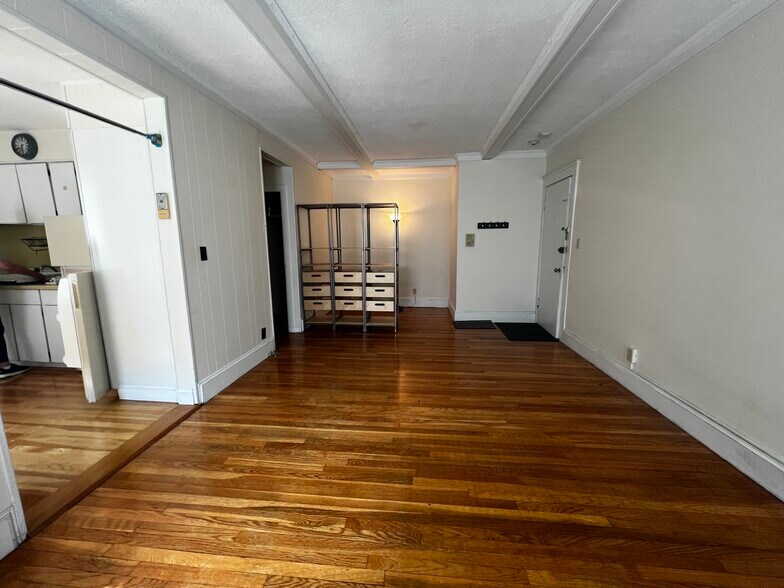 Building Photo - 124 Sutherland Rd