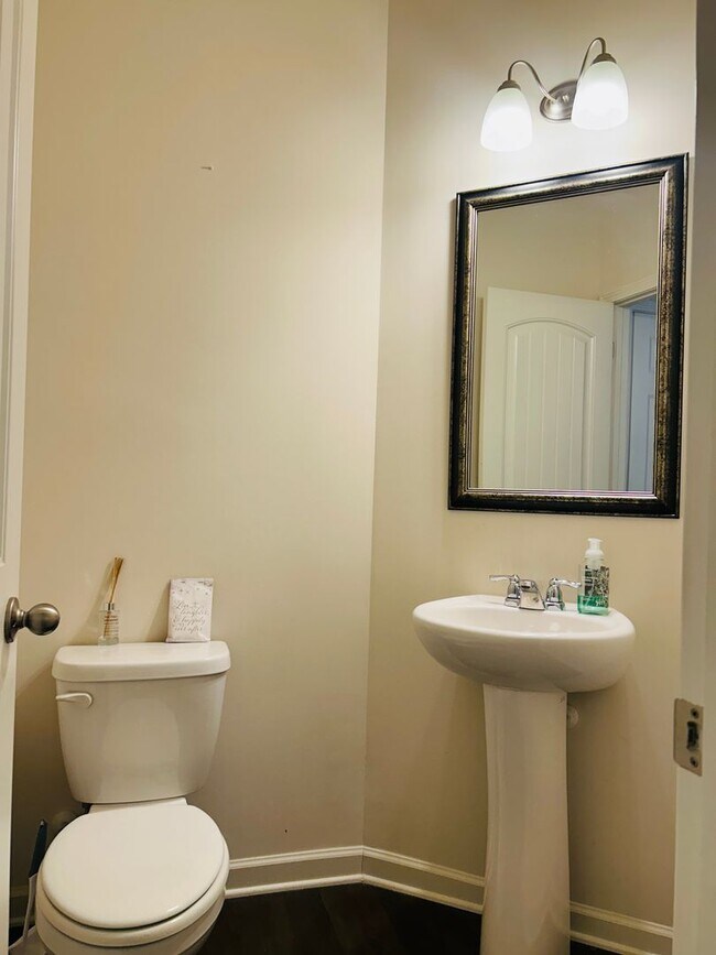 Building Photo - Wow 3 bedroom 2.5 bathroom townhome minute...