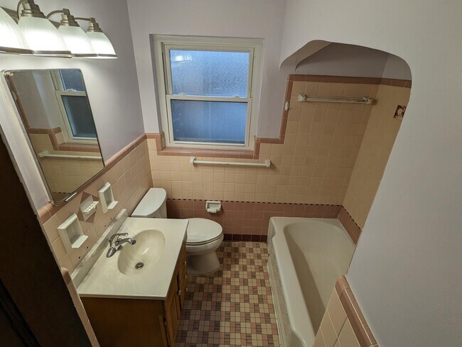 Building Photo - 420 Home Ave