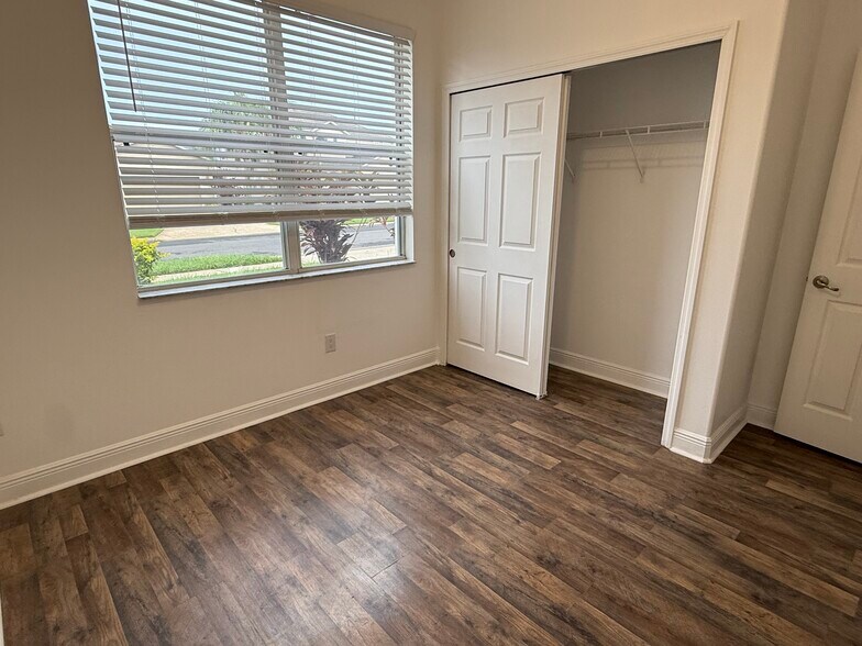 Building Photo - 502 First Cape Coral Dr