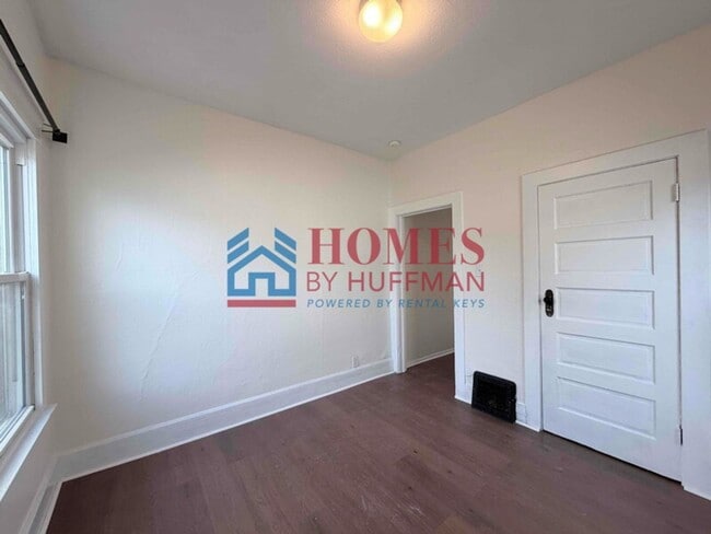 Building Photo - Three Bedroom House | Move In Ready!