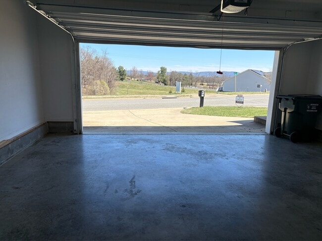 Building Photo - 62 Lofty Cir