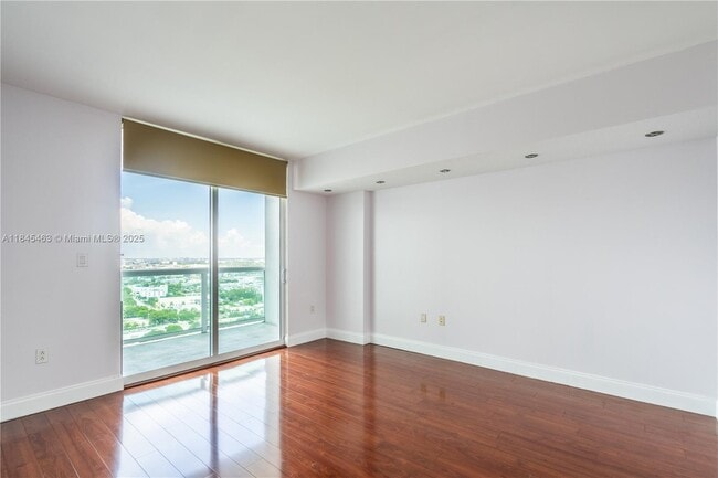 Building Photo - 1800 N Bayshore Dr