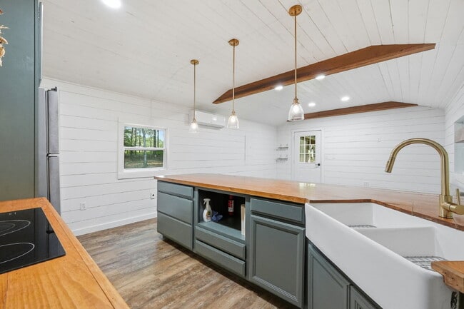 Building Photo - Must-See Country Retreat with Modern Convenience