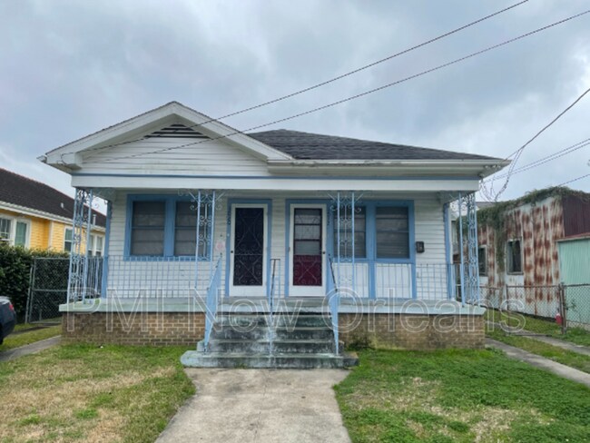 Primary Photo - 3022 Serantine St