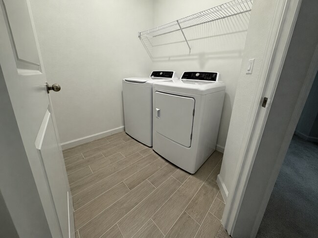Building Photo - Charming 3BR Townhome with Screened-In Patio