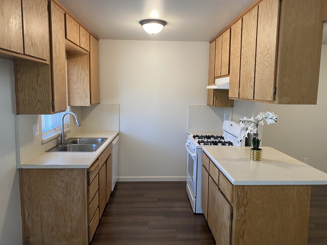 Building Photo - 1713 E Rumble Rd