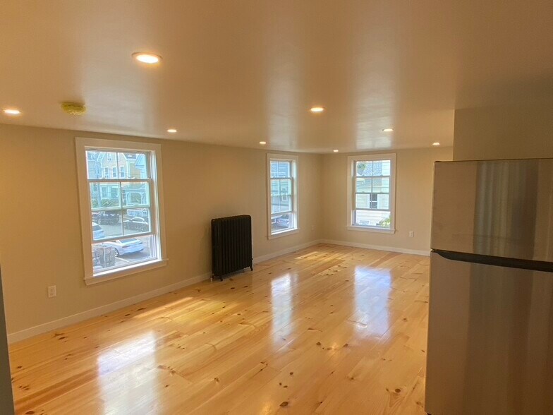 Building Photo - 41 School St