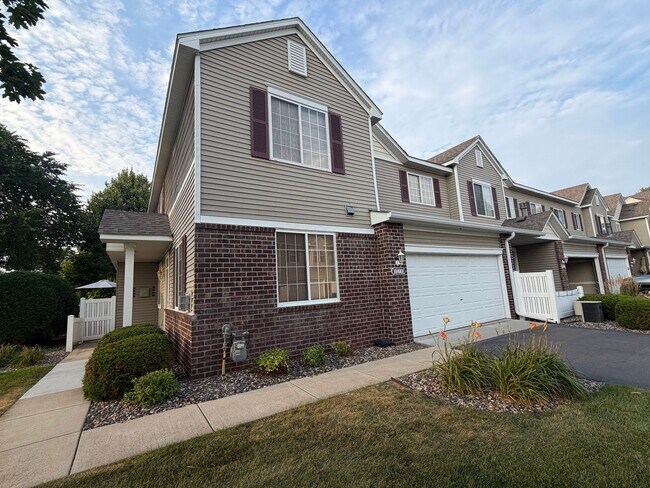 Building Photo - Spacious Bailey’s Arbor Townhome! 2BR + Bonus Living Room & Resort-Style Amenities!!