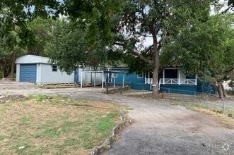 Building Photo - 840 Highview St
