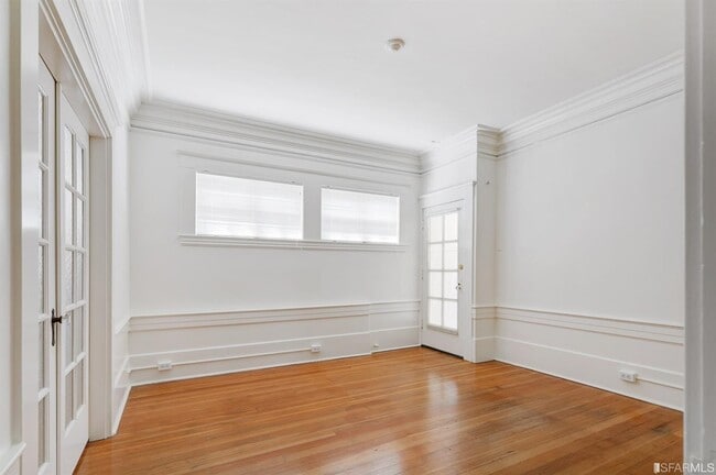 Primary Photo - 2662 Baker St