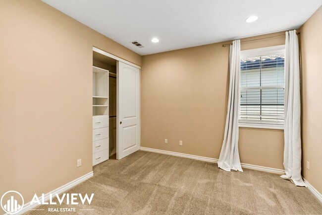 Building Photo - Highly Upgraded 4 Bed, 4.5 Bath Condo Available in Pacific Shores!