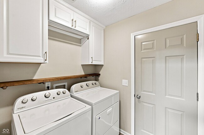 Building Photo - 353 Autumn Dr