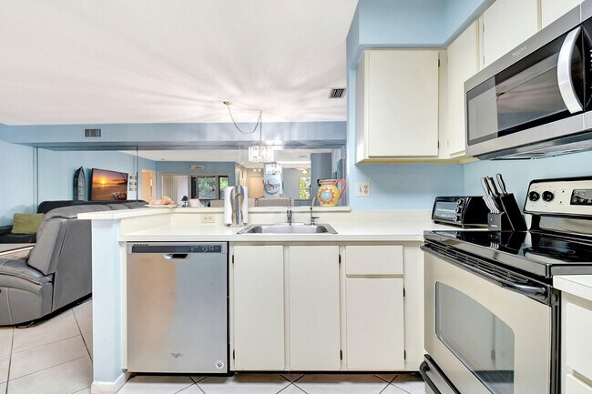 Building Photo - 6586 Southurst Terrace