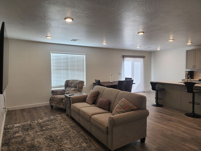 Building Photo - Northfield Townhome for Rent $1880 mo.