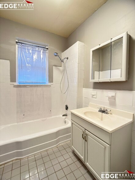 Building Photo - 160 Strathmore Rd