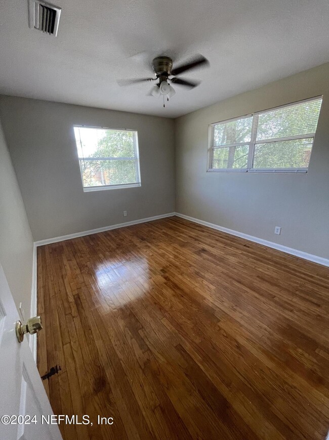 Building Photo - 1038 Arco Dr