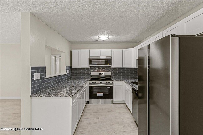 Building Photo - 1104 Azalea Ln