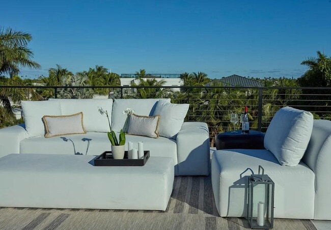 Building Photo - 214 28th St