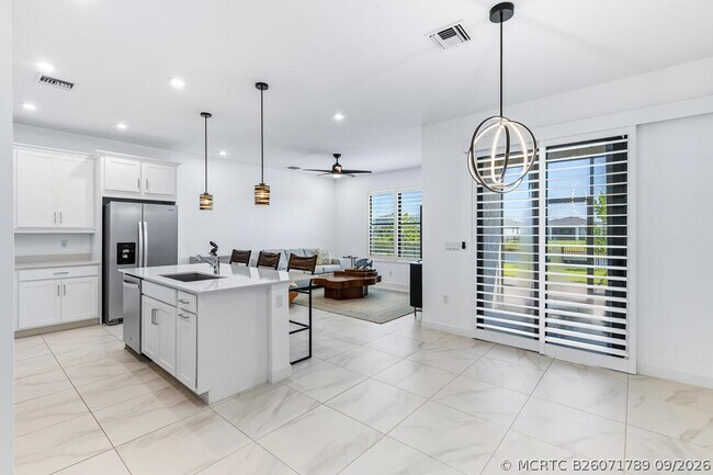 Building Photo - 14131 SW Thorens Dr
