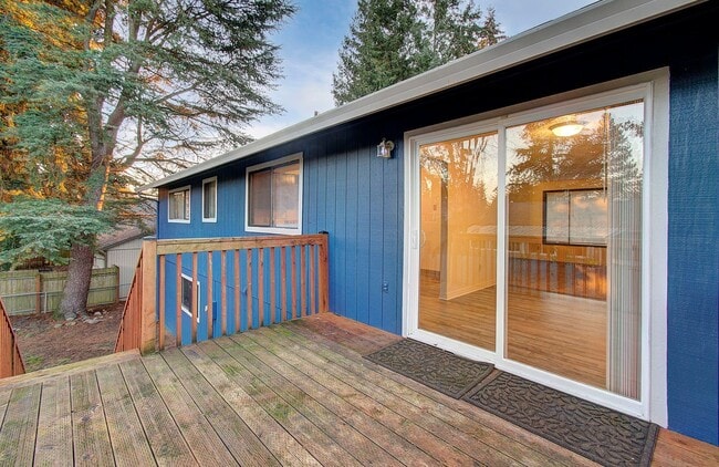 Building Photo - Coveted Cascade Park Area Split Entry Home