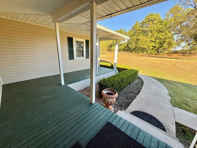 Building Photo - 284 CR 202