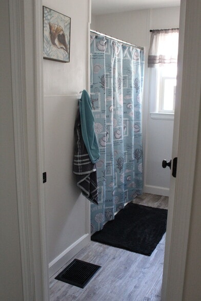 Bathroom; Totally renovated - 1395 Ross Ave