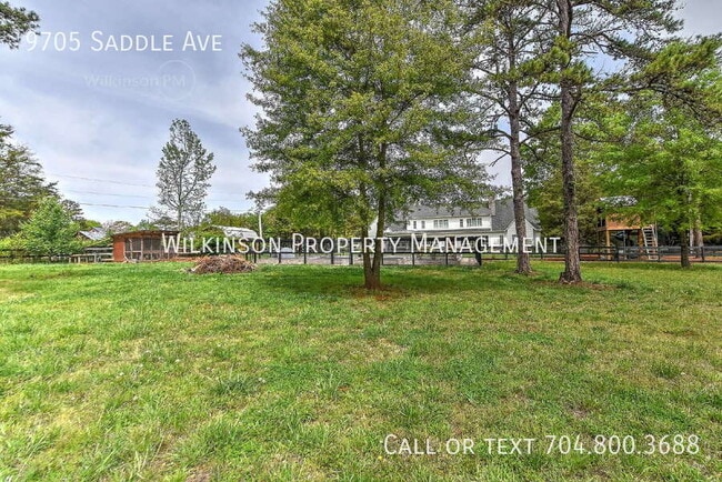 Building Photo - 9705 Saddle Ave