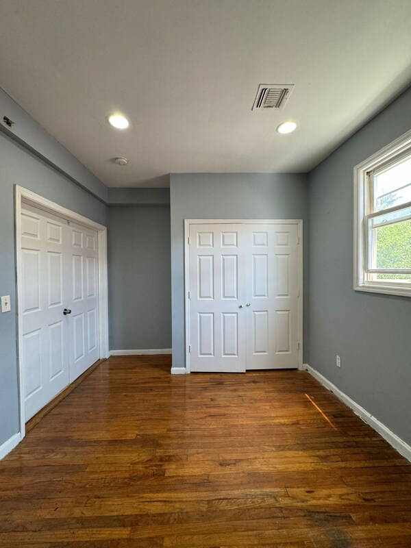 Building Photo - 489 Avon Ave