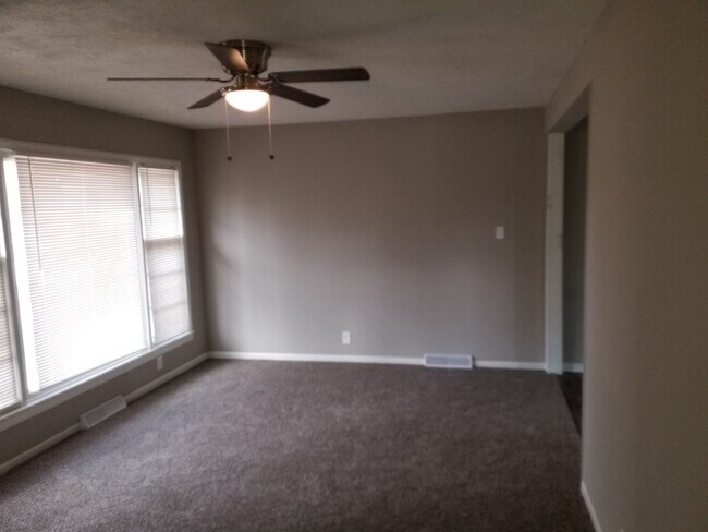 Building Photo - AVAILABLE NOW! Liberty Home 3 Bed 2 Bath 2...