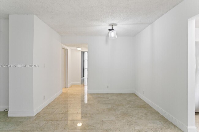 Building Photo - 17021 N Bay Rd