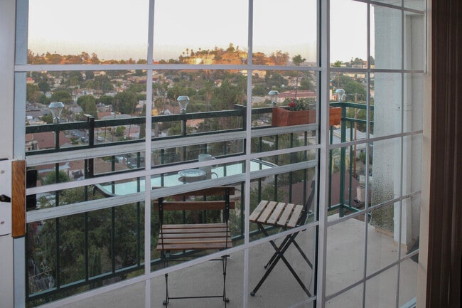 Building Photo - 4755 Templeton St