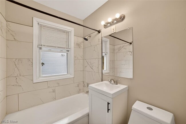 Building Photo - 1568 Parker Dr