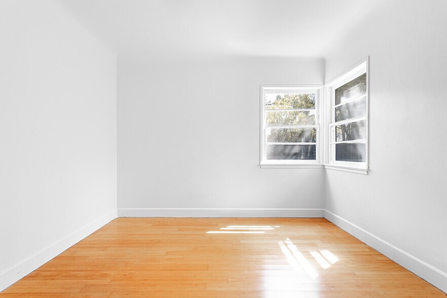 bedroom #1 - 1406 Maple St
