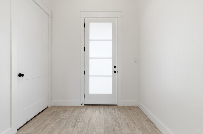 Building Photo - 3515 Country Club Blvd