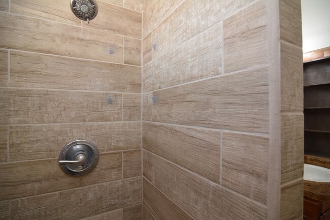 Building Photo - Charming 3 Bedroom 2 Bath House! Great Nor...