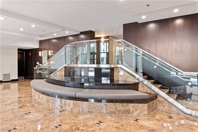 Building Photo - 3481 Lakeside Dr NE