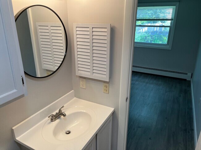 Building Photo - 808 Cocheco Ct